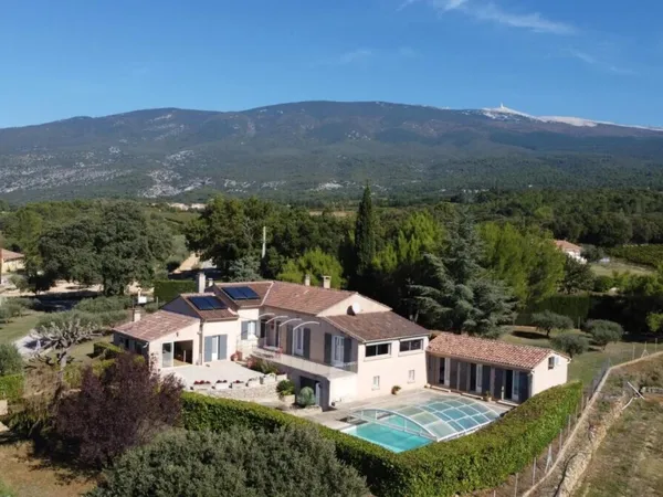 Vends villa - 170 m² - 6 pièces, 5 chambres - Bédoin 84410