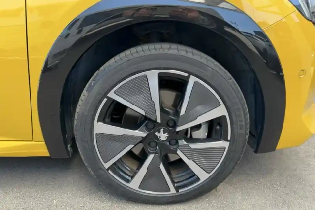 Peugeot 208 electrique 50 kwh 136ch — photo 29