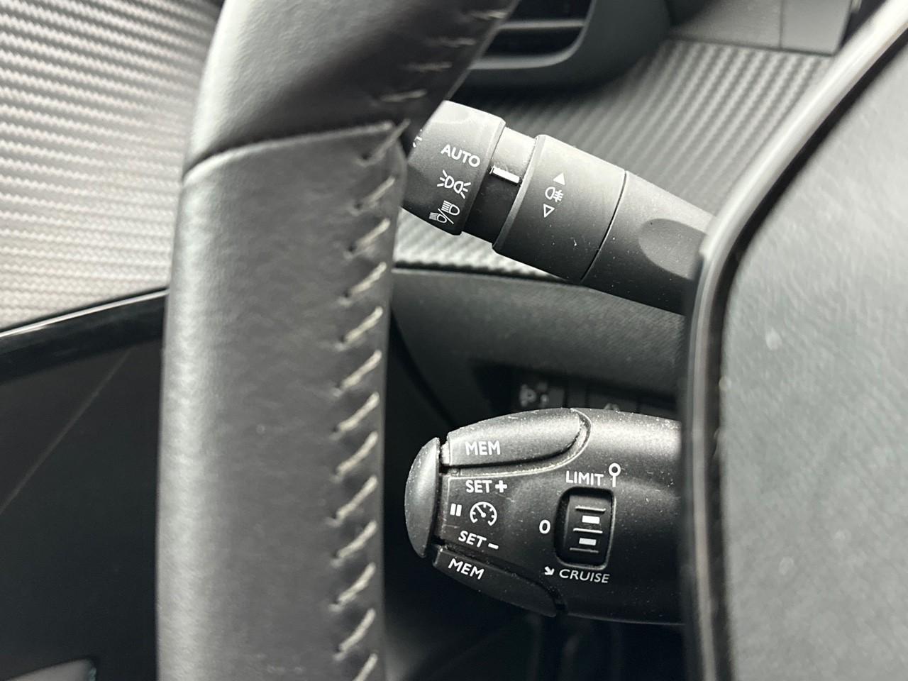 Peugeot 208 puretech 100 s&s bvm6 allure — photo 17