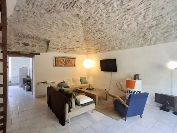 APPARTEMENT + GARAGE + COUR