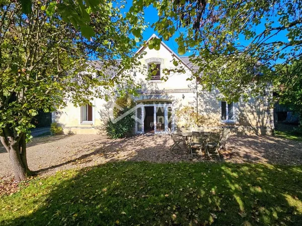 Élégante maison bourgeoise rénovée  Cadre bucolique à 7
