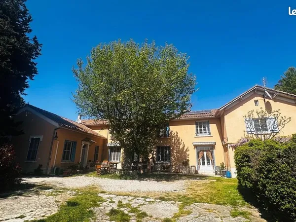 Maison de ville 8 pièces 300 m²