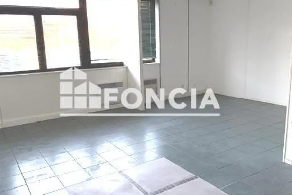 Local 1 pièce 90 m²