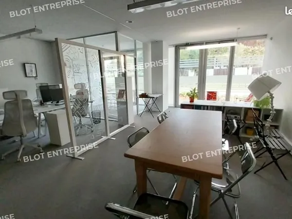 Bureaux 75 m²