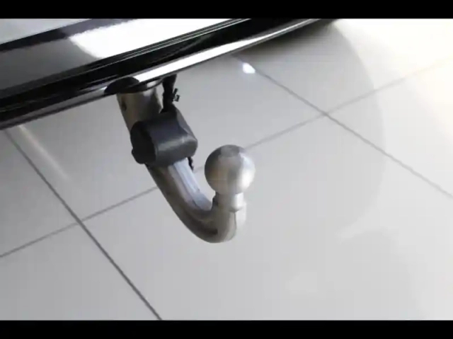 Land Rover Defender 110 2.0 p300e phev x-dynamic hse — photo 14