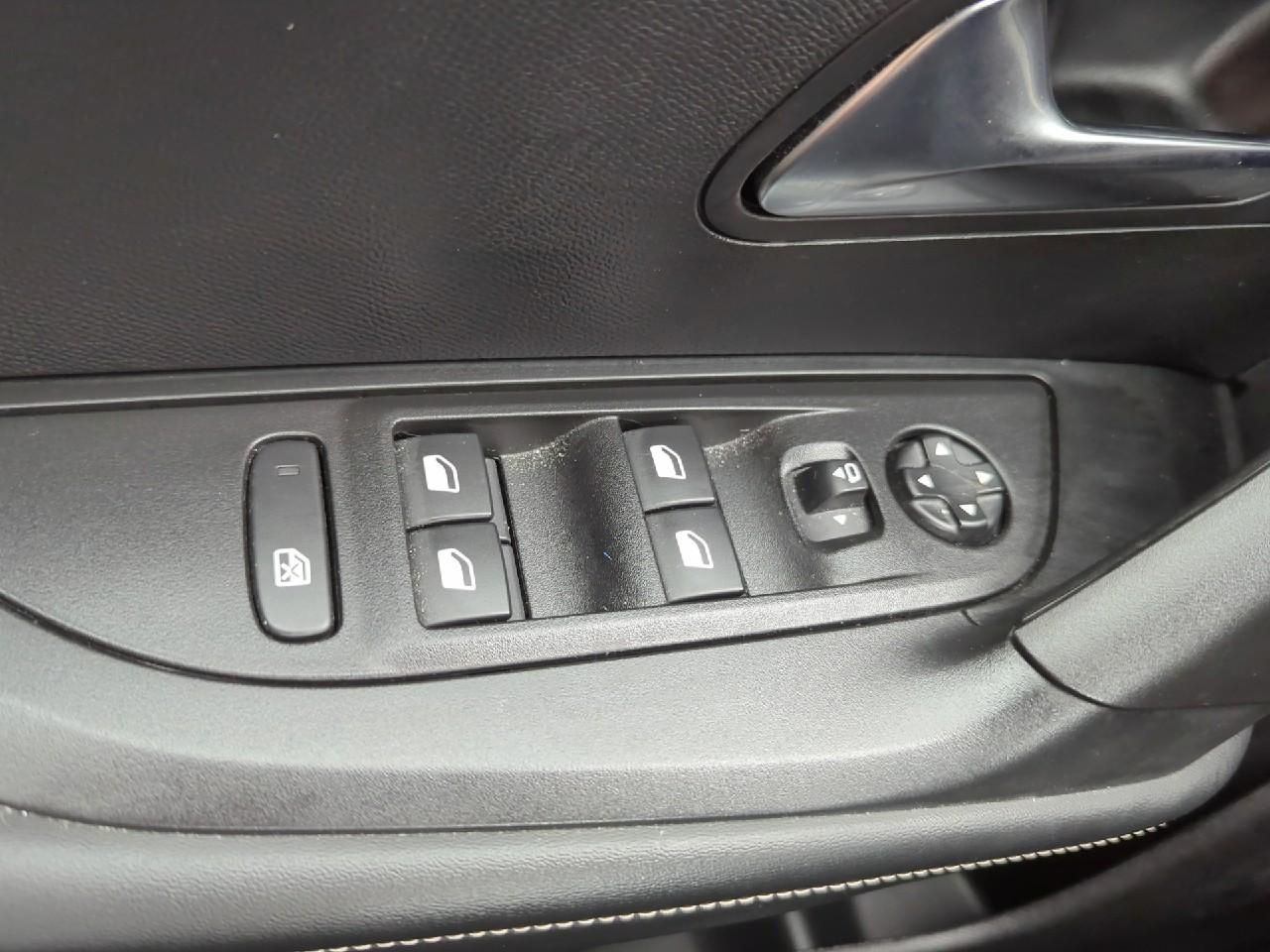 Peugeot 2008 hybrid 145 e-dcs6 allure — photo 21