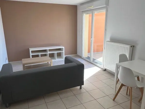 T2 meublé 45 m² avec grand balcon, parking sécurisé
