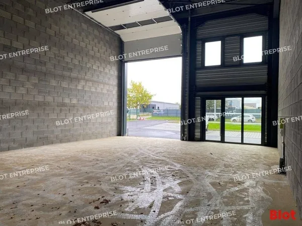 Entrepôt 1 pièce 125 m²