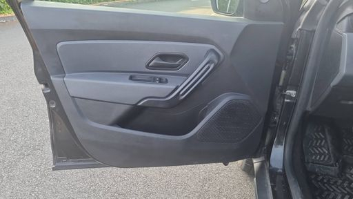 Dacia Duster 1.0 TCe 100 4x2 - Access – 2020 – 97200 km – Essence – Boîte Manuelle — photo 24