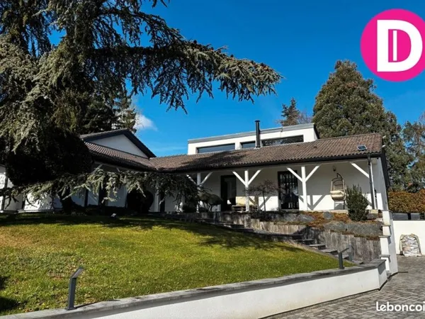 Villa 8 pièces 257 m²