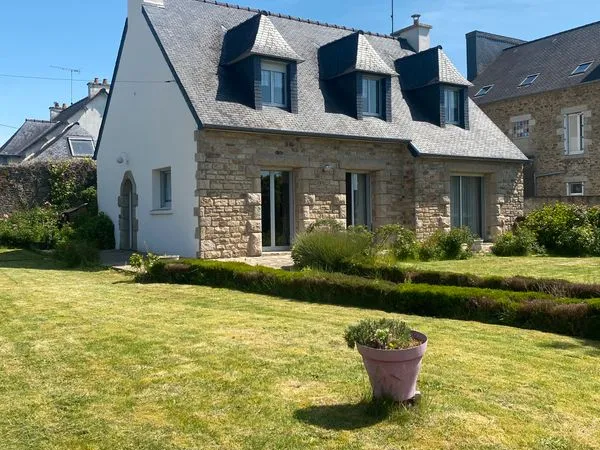 Charmante maison familiale en pierre au coeur de Callac