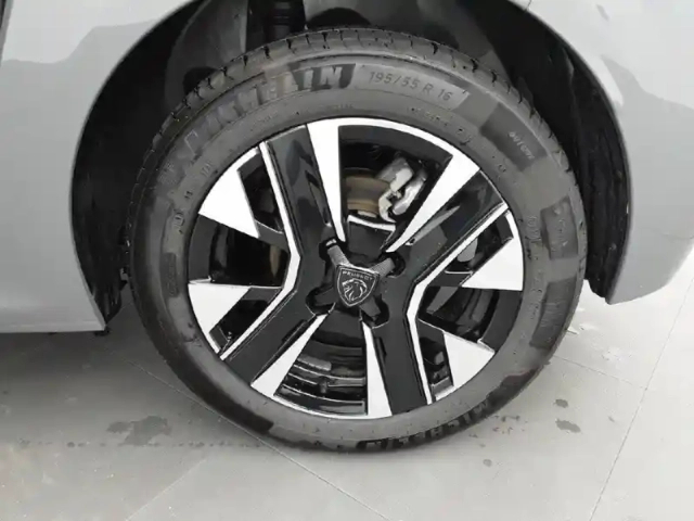 Peugeot 208 hybrid 110 e-dcs6 — photo 13