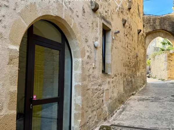Maison familiale en pierres au coeur de Saint-Macaire