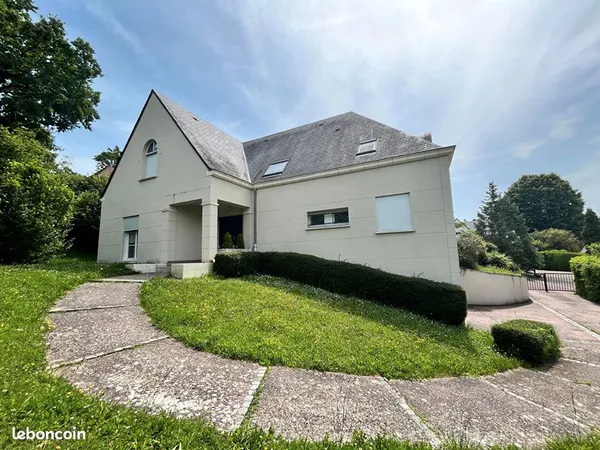 Maison 8 pièces 238 m²