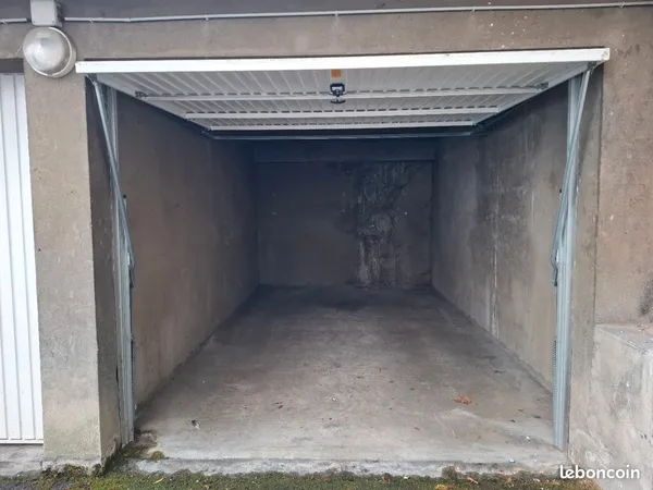 Garage box Hyper-centre Libre