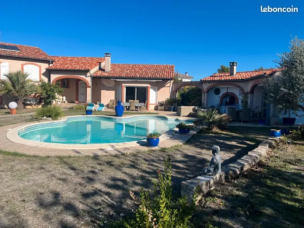 Villa contemporaine avec piscine