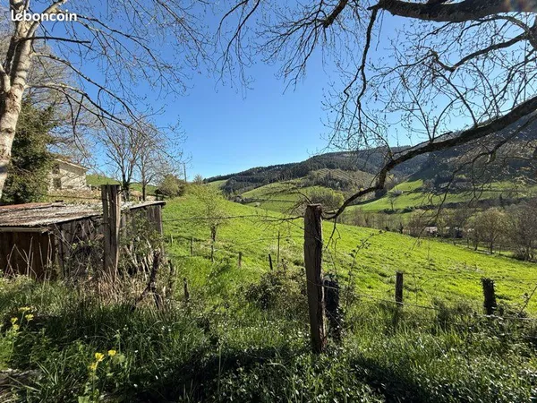 Terrain constructible 1300 m2 + Pré attenant de 2 hectares