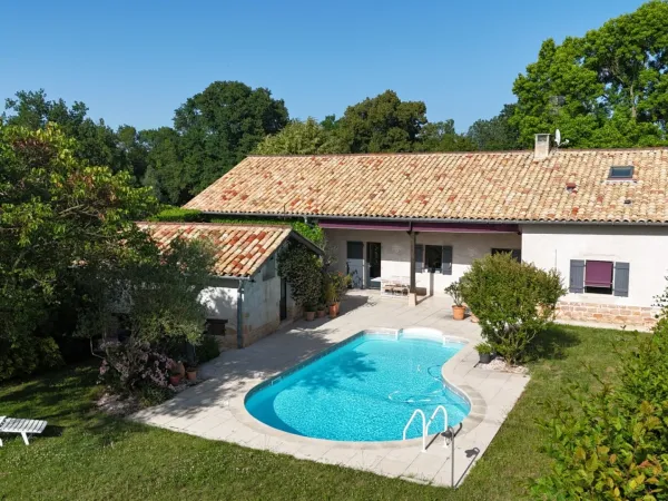 Maison familiale rénovée avec piscine, 4 chambres, dépendances et terrain sans vis-à-vis
