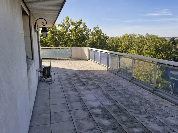 DERNIER ETAGE TERRASSE;