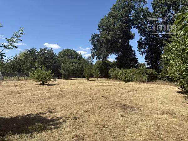 Terrain à bâtir de 1592 m²