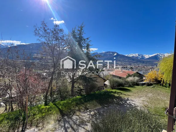 Maison avec une superbe vue à proximité des commerces