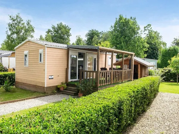 CAMPING AVEC PISCINE, SAUNA, JACUZZI - LOYER SEULEMENT 2410€