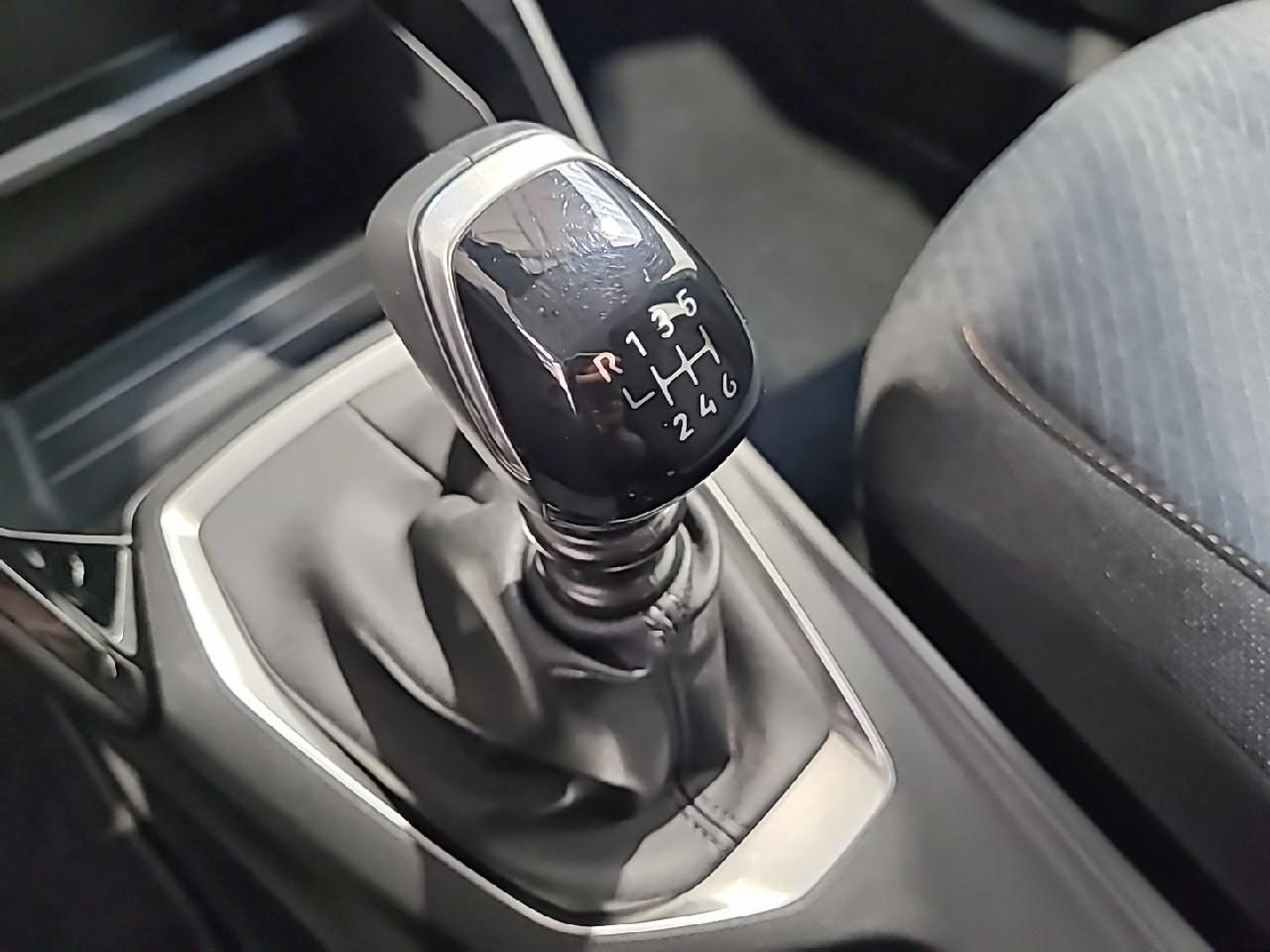 Peugeot 208 turbo 100 ch bvm6 style — photo 17