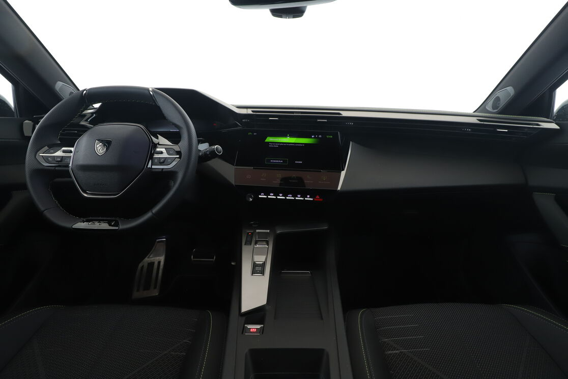 Peugeot 308 SW 1.2 Hybrid GT e-DCS6 — photo 11