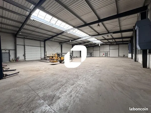 Local d'activité 2 679 m²