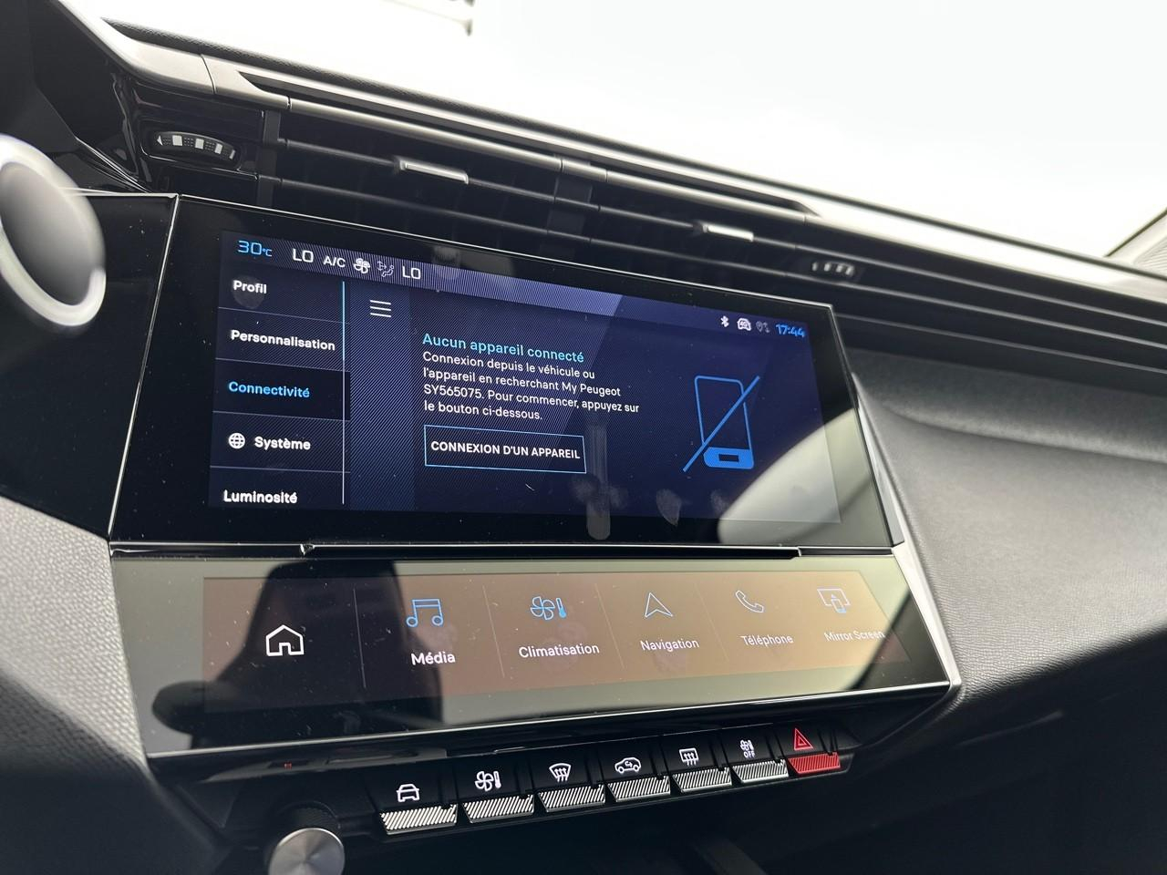 Peugeot 308 hybrid 145 e-dcs6 allure — photo 24
