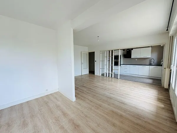 Superbe appartement 4 pièces lumineux à Reims avec balcon et parking