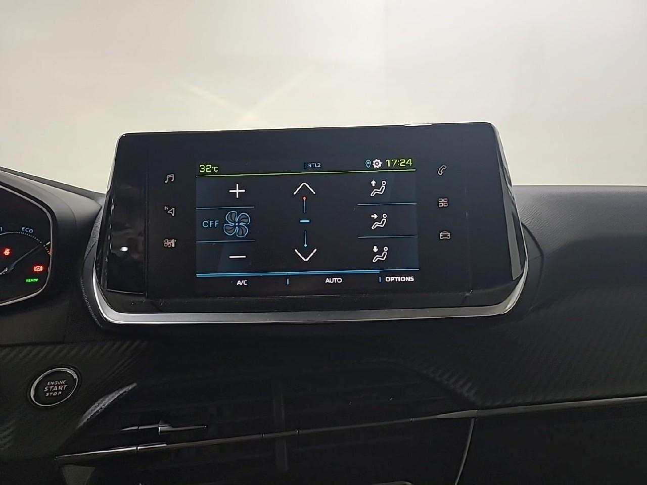 Peugeot 208 electrique 50 kwh 136ch style — photo 18