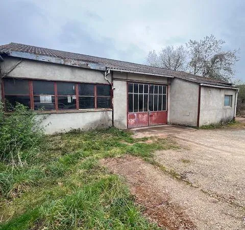 Local commercial 590 m²