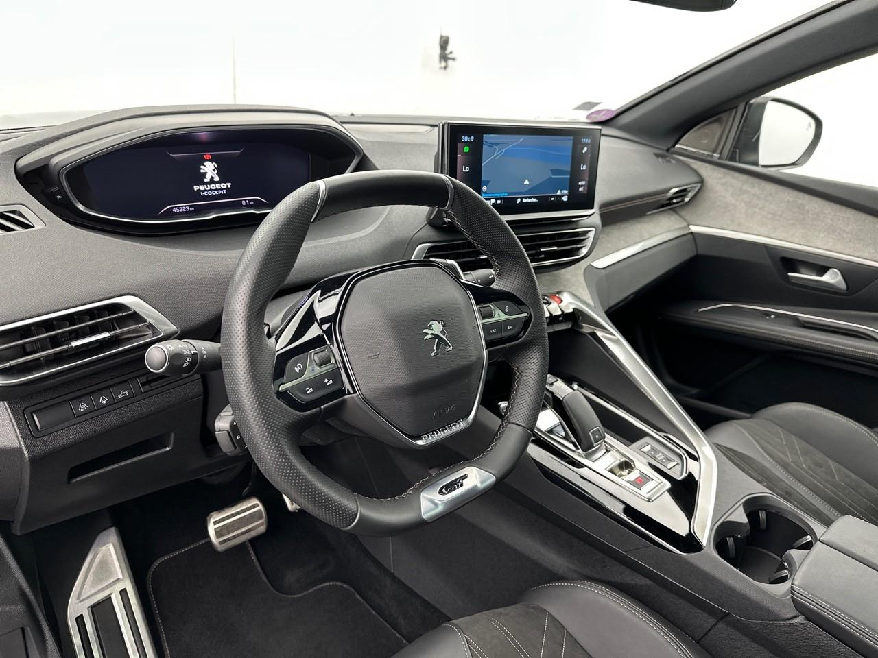 Peugeot 3008 puretech 130ch s&s eat8 gt pack — photo 8