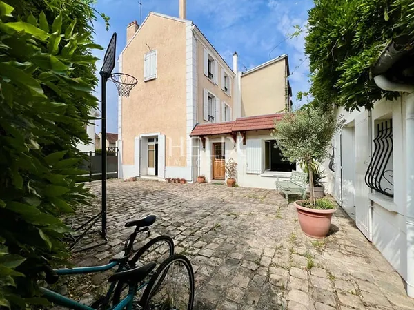 Maison 8 pièces 221 m²