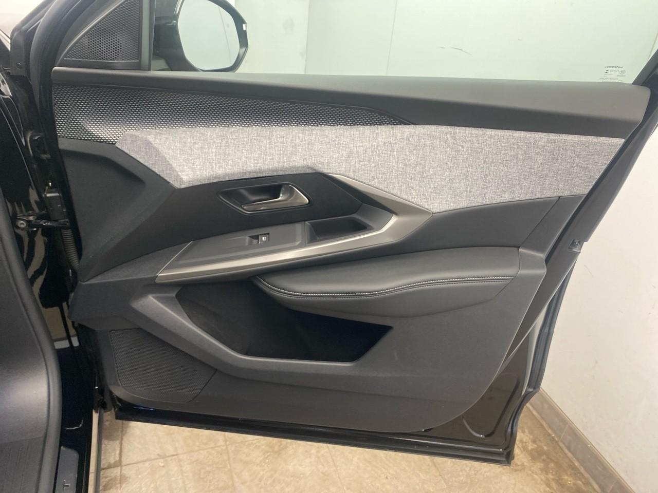 Peugeot 5008 hybrid 145 e-dcs6 gt — photo 27
