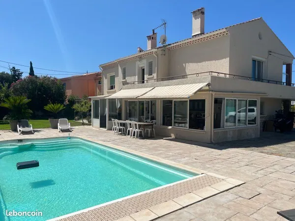 Villa de charme en deux appartements