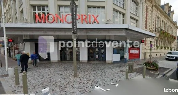 Commerce habillement/textile 50 m²