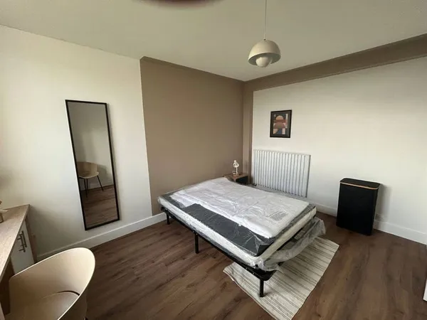 Appartement 4 pièces 13 m²