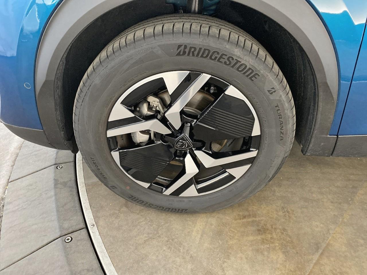 Peugeot 2008 hybrid 145 ch e-dcs6 allure — photo 11
