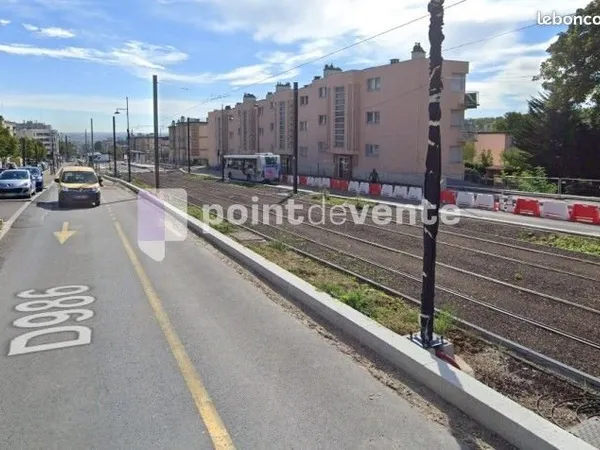 Local commercial 77 m²