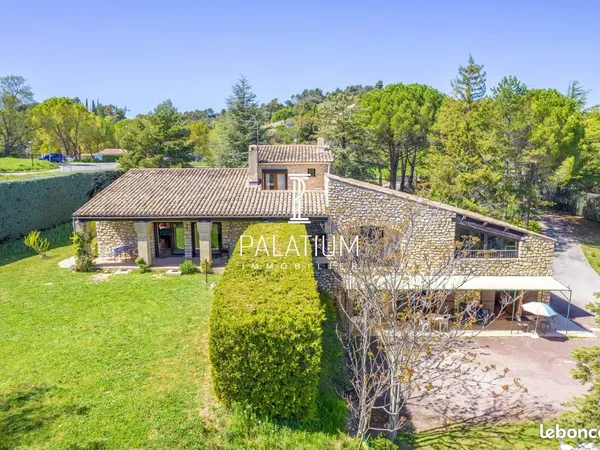 Propriété 3 pièces 250 m²