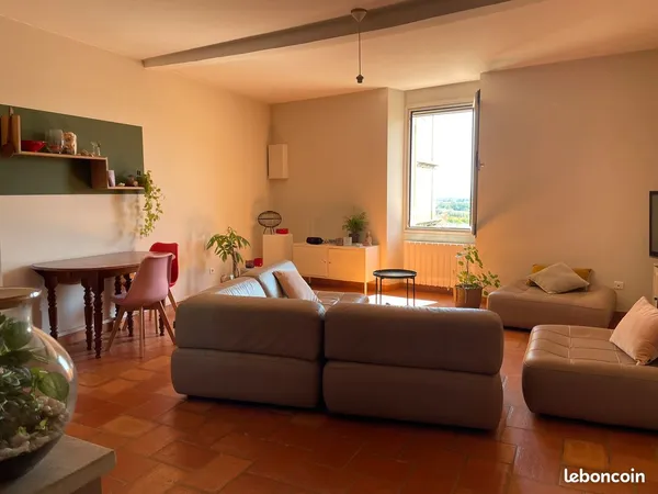 Duplex avec terrasse et vue - 105 m² Carrez / 143 m² au sol - Cadenet