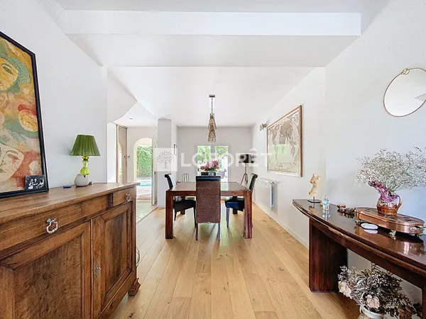 Maison 6 pièces 196 m²