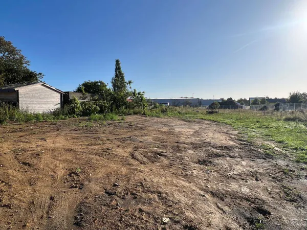 Terrain constructible 669 m²