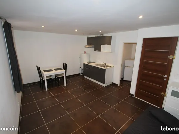 Studio meublé refais a neuf centre aubagne