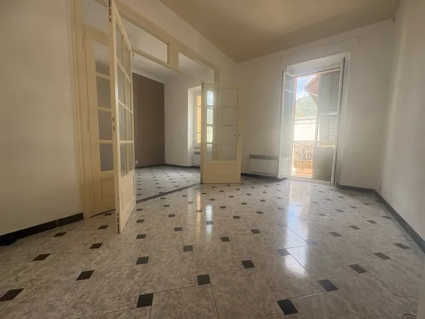appartement 5 pièces en plein centre de Tende