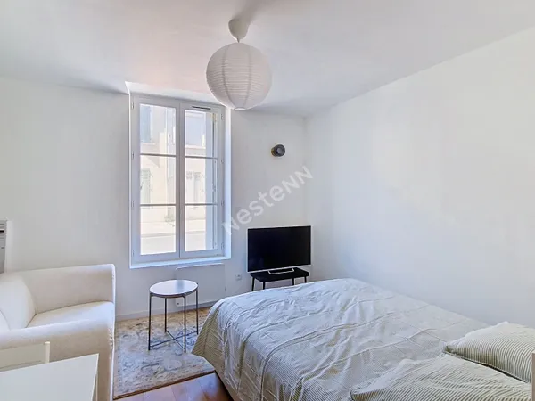 A LOUER AGRÉABLE APPARTEMENT MEUBLÉ POITIERS AXE CENTRE VILLE/FACS FAUBOURG DU PONT NEUF