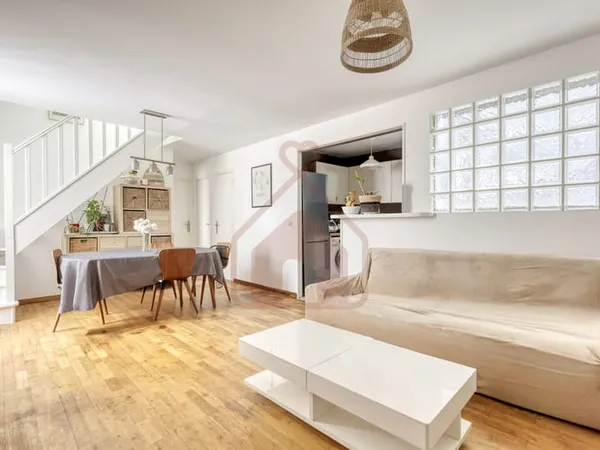 Atypique- Duplex en dernier étage au Coeur de la Ville & au pie