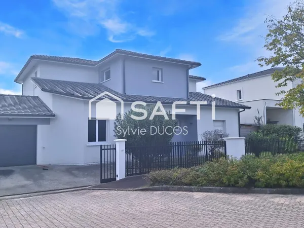 Bruges limite Le Bouscat, belle contemporaine récente 227 m2 avec 6 chambres - au calme